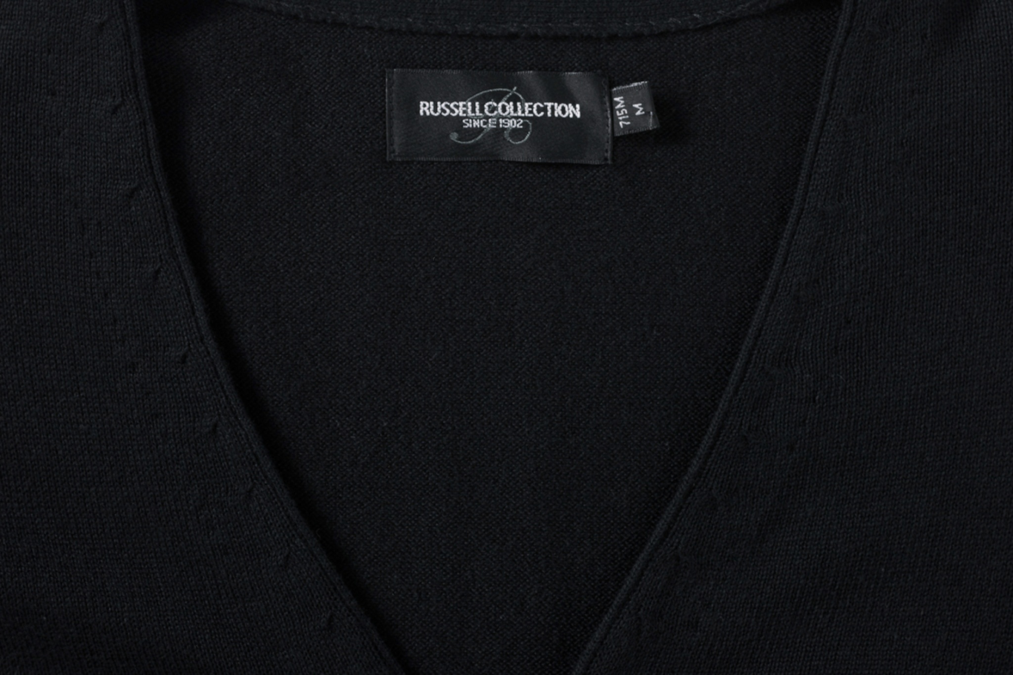Cardigan con Scollo a V Uomo, taglio classico, giromanica aderente.
