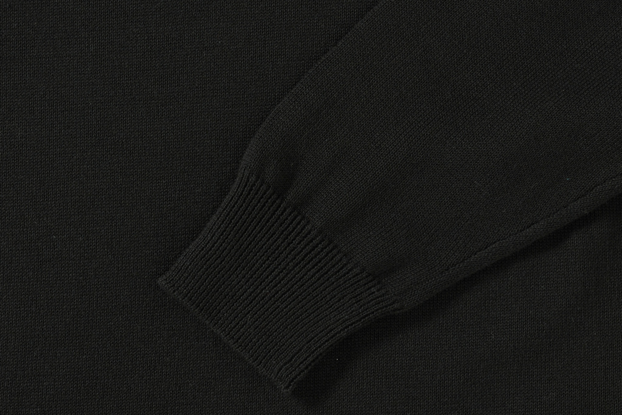 Pullover girocollo Uomo, Taglio classico, giromanica aderente. 